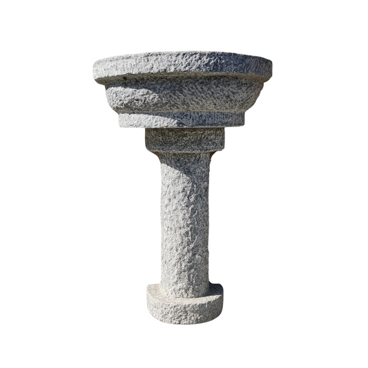 Fontanella a muro in granito antico