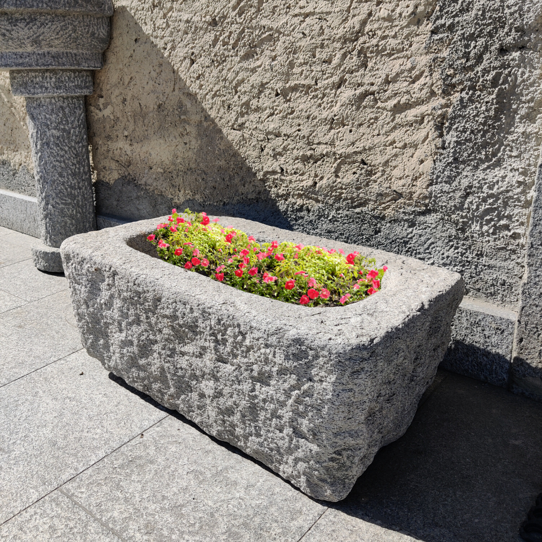 Pflanzkübel oder Brunnenbecken