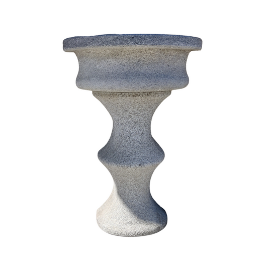 Fontanella a muro sagomata in granito antico