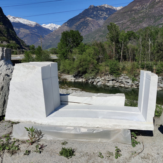 Set di due elementi sagomati in marmo Cristallina Green Ondulato