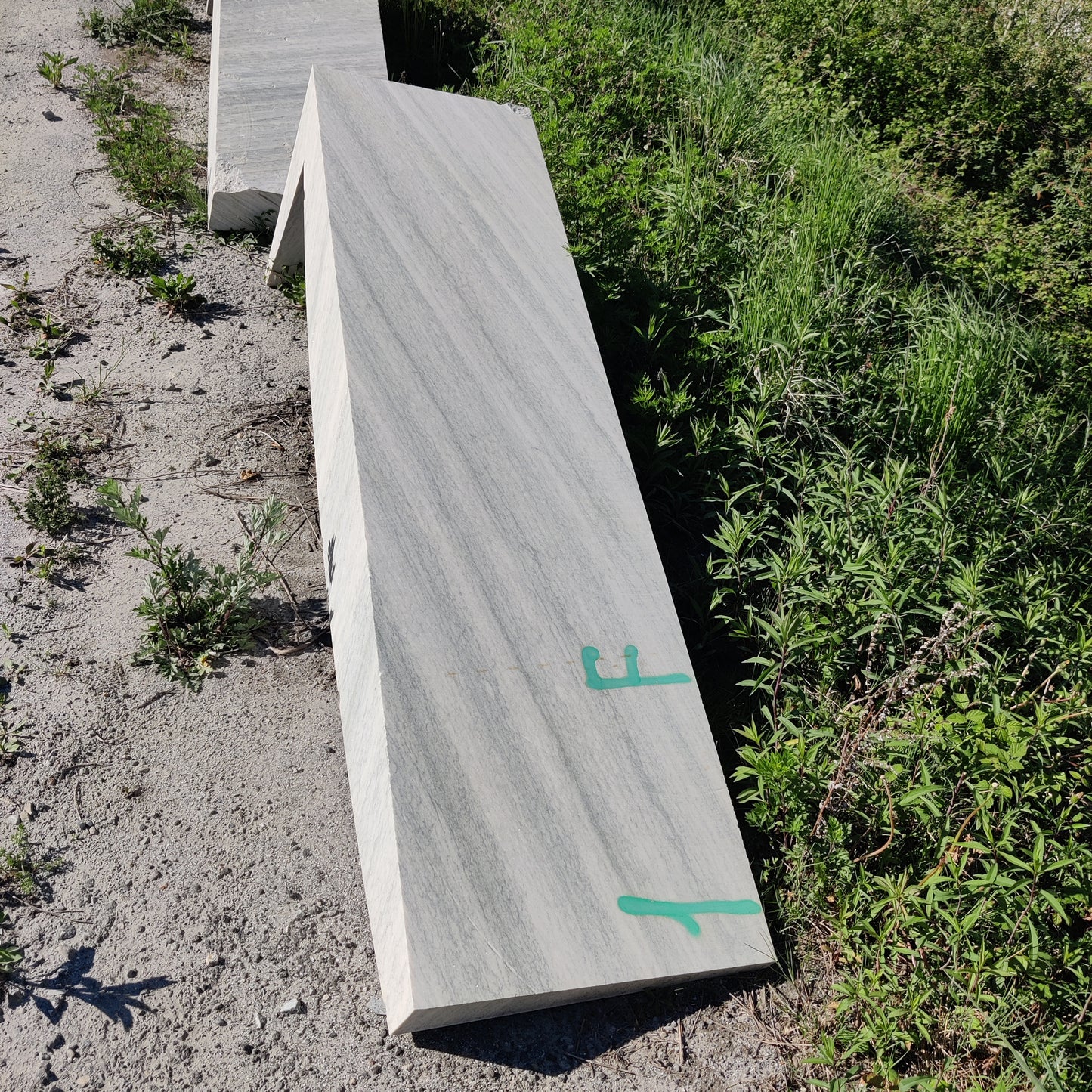 Geformtes Element aus Marmor Cristallina Green Ondulato
