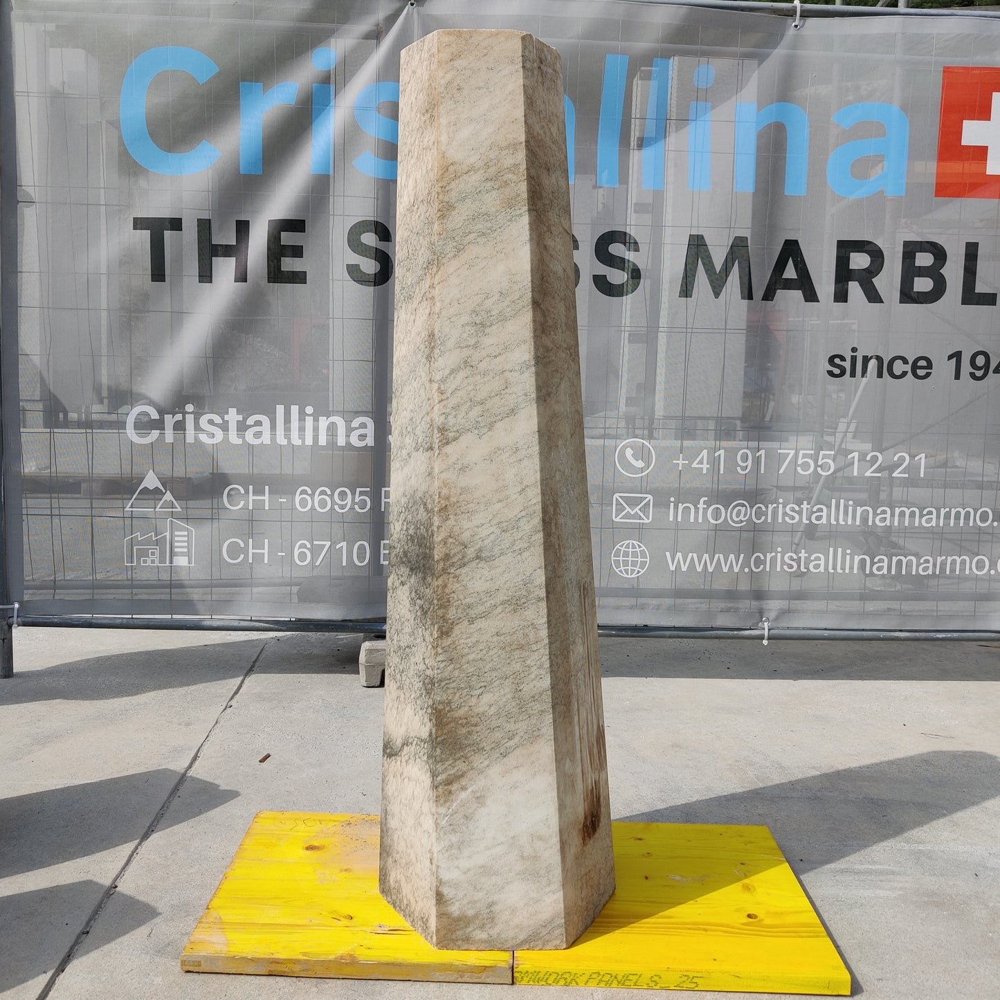 Sechseckiger Hohlkegel in Marmor Cristallina Green Ondulato