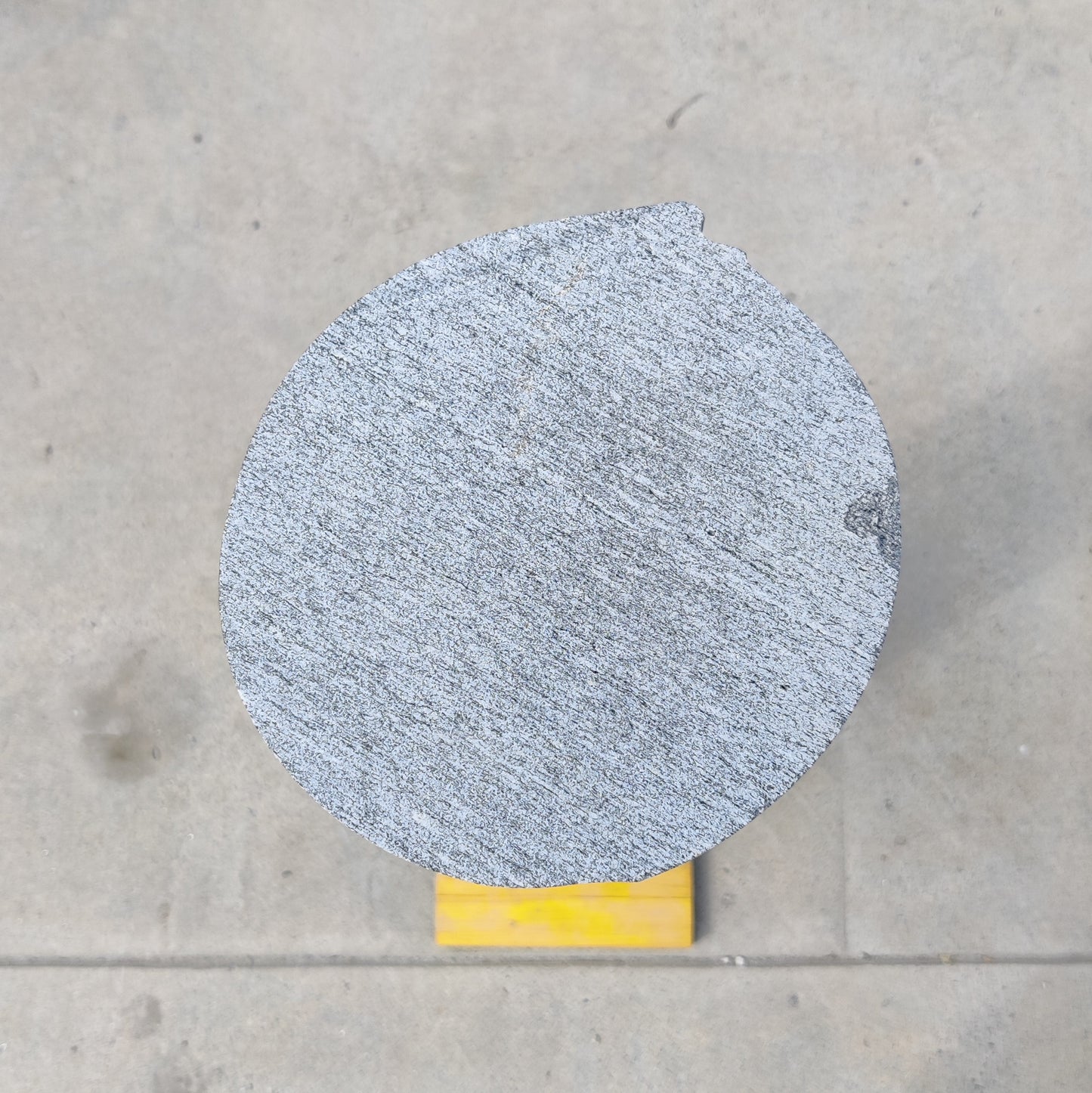 Massiver Zylinder aus Maggia-Allegro-Granit