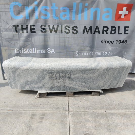 Elemento sagomato in marmo Cristallina Green Ondulato con incisione 2021