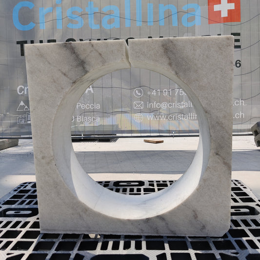 Parallelepipedo con foro in Cristallina White Venato