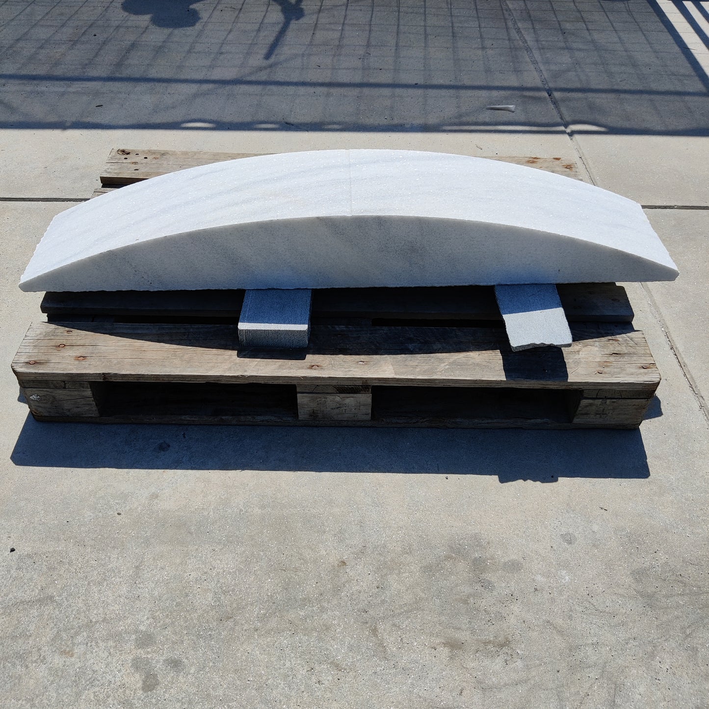 Geformtes Element aus Marmor Cristallina White Striato
