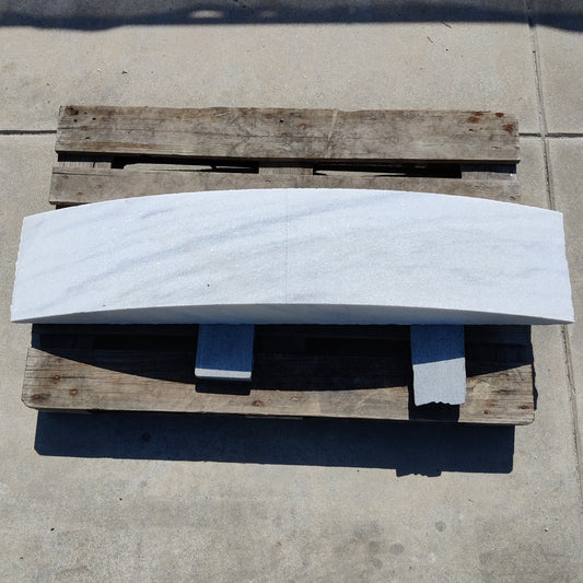 Elemento sagomato in marmo Cristallina White Striato