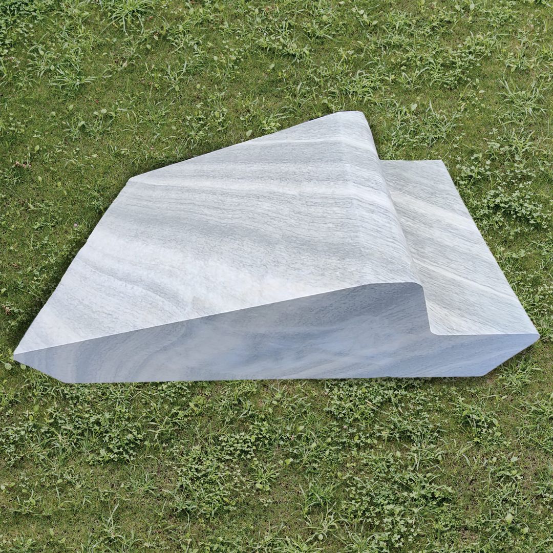 Shaped bench in Cristallina Green Ondulato marble