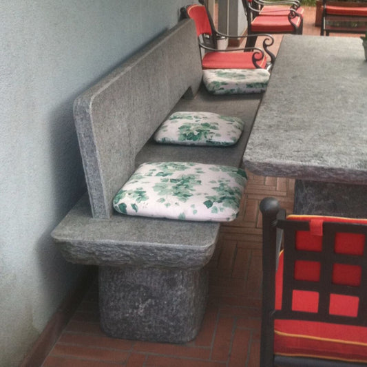 Panchina in granito ticinese con schienale