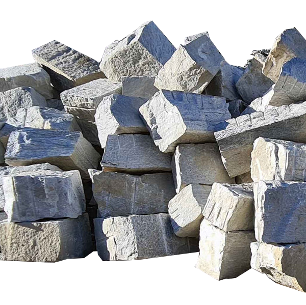 Blocs +/- cubiques en granit suisse d'Iragna