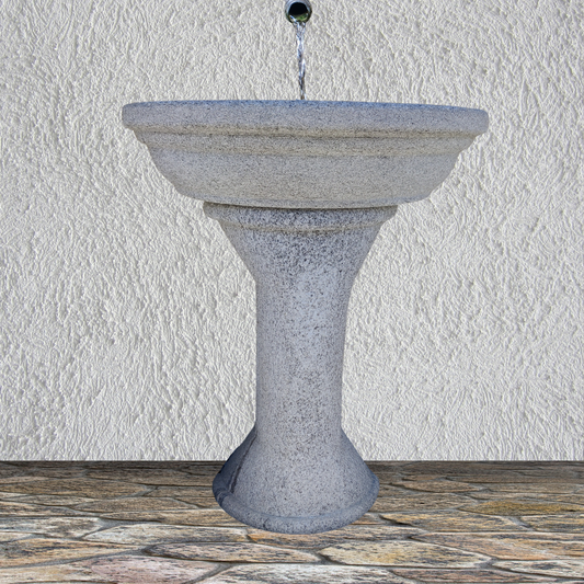 Fontanella a muro in granito antico