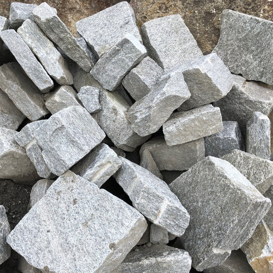 Pierres de mur en granit suisse Iragna