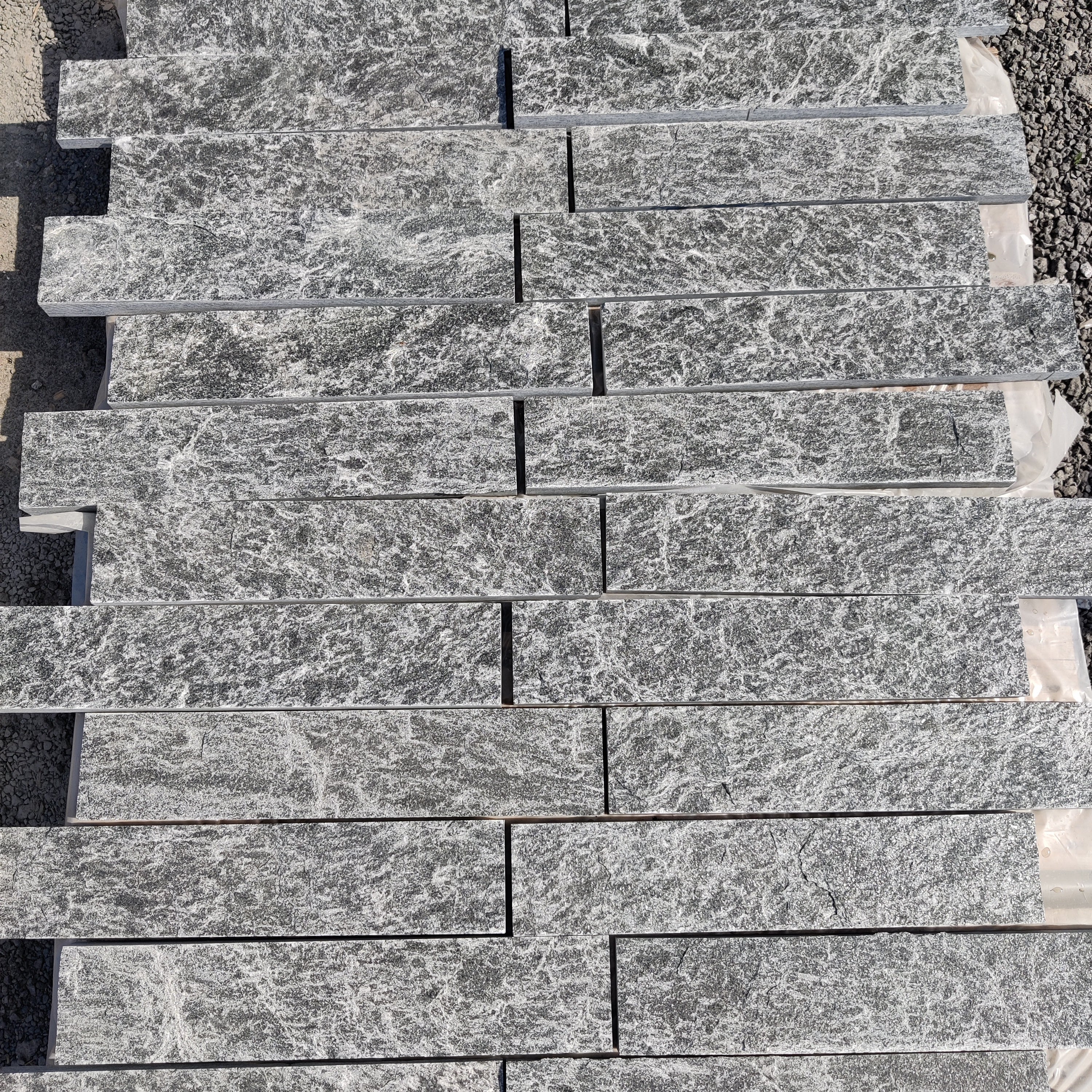 Split slats for floors/walls in Maggia granite - 20 sqm – granitomarmo ...