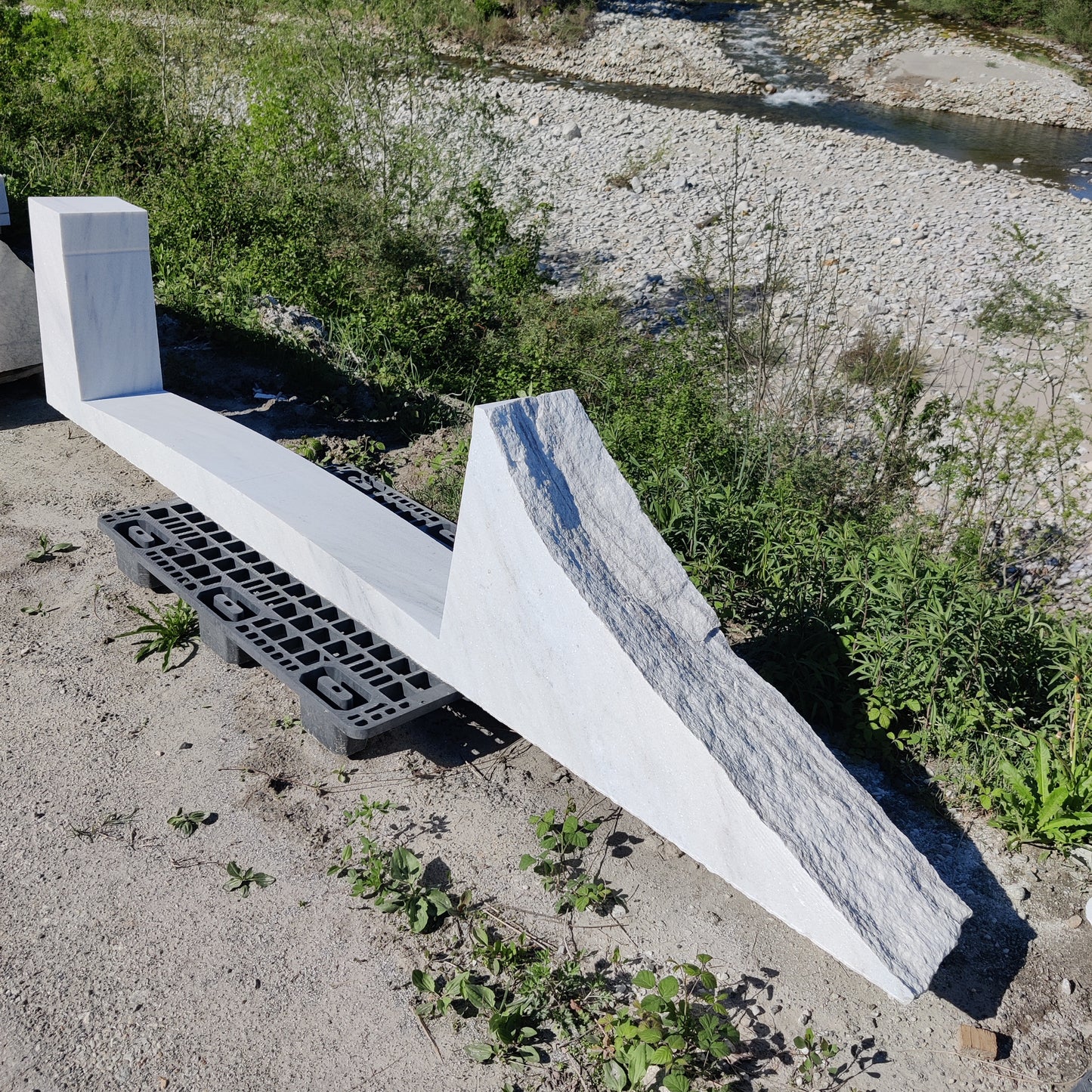 Shaped element in marble Cristallina White Venato