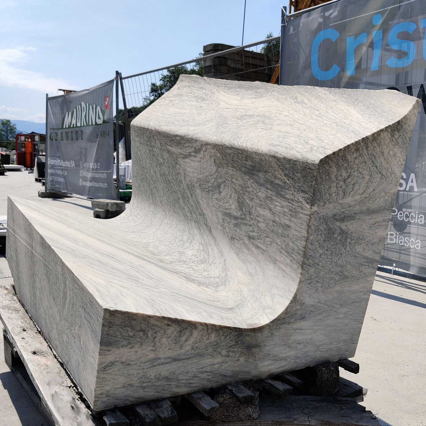 Elemento sagomato in marmo Cristallina Green Ondulato